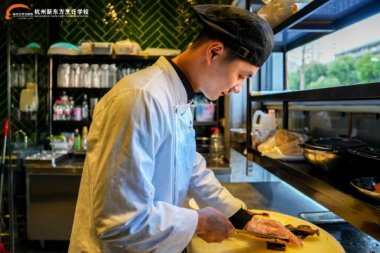 �W(xu��)�N����Ҫȥ���I(y��)�W(xu��)У������(d��ng)Ȼ��24�q����������H����(j��ng)�v�ش���